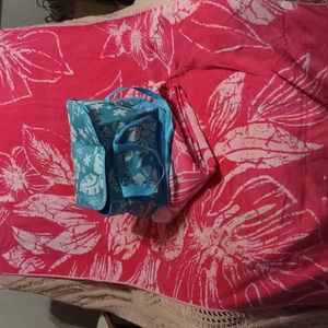 Set of 2 oversized beach towels with insulated cooler bag